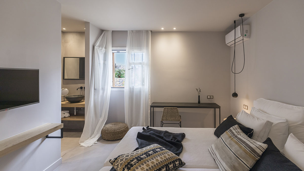 Three Bedroom waterfront Villa private pool (6 pax)